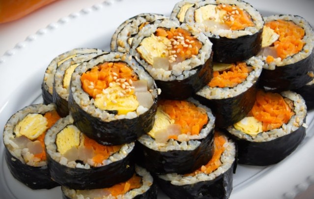 아삭 당근 김밥(Carrot Kimbap)